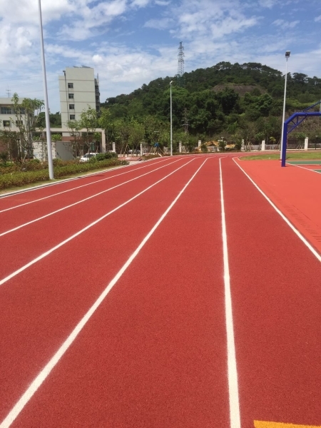 學校塑膠跑道